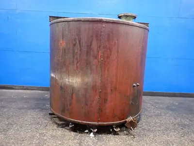 Approx. 1500 Gallons Steel Tank