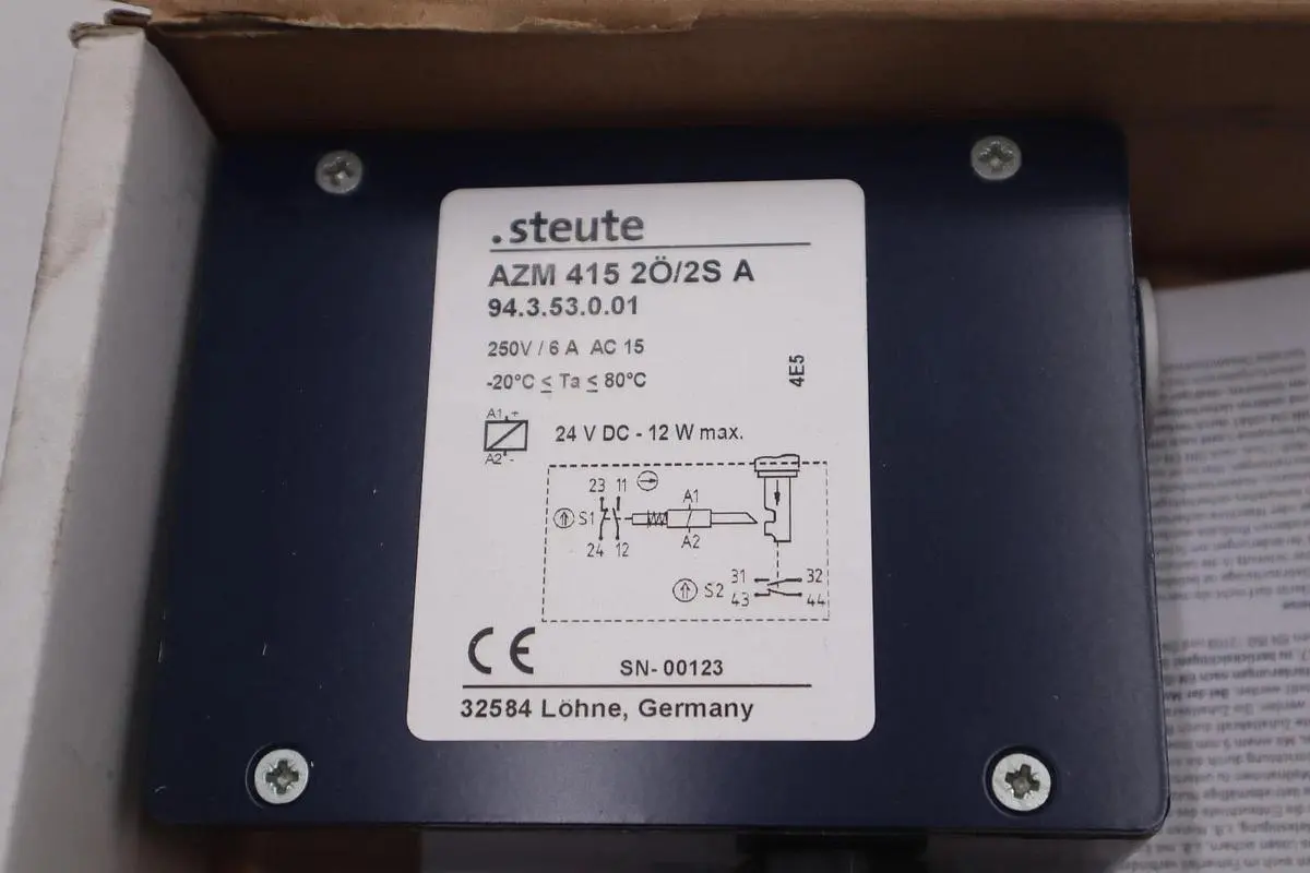 NEW AZM 415 415 2Ö/2S A Steute Sicherheitsschalter STOCK 2311-C