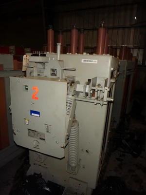 General Electric AM-13.8-1000-4H Magne Blast Circuit Breakers