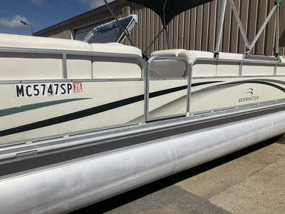 USED 2004 BENNINGTON 2280 RL