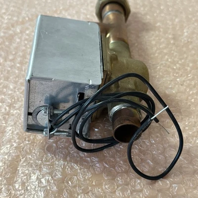 NEW HONEYWELL V8043A1029