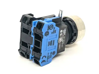 USED IDEC MOMENTARY GREEN FLUSH PUSHBUTTON SWITCH