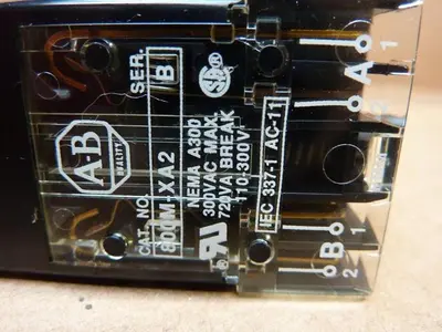 USED ALLEN BRADLEY 800MB-X016 AMBER