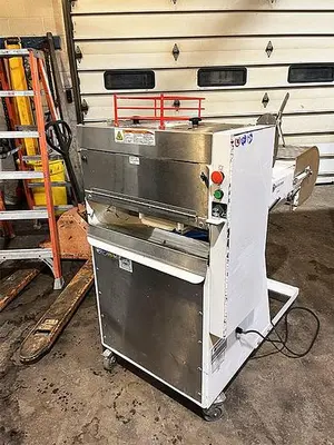 2017 BLOEMHOF 860L Bread Moulder | Harvest Equipment and Fabrication Inc (3)