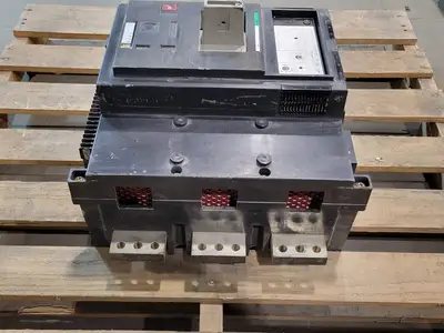 NEW MERLIN GERIN CM3200N