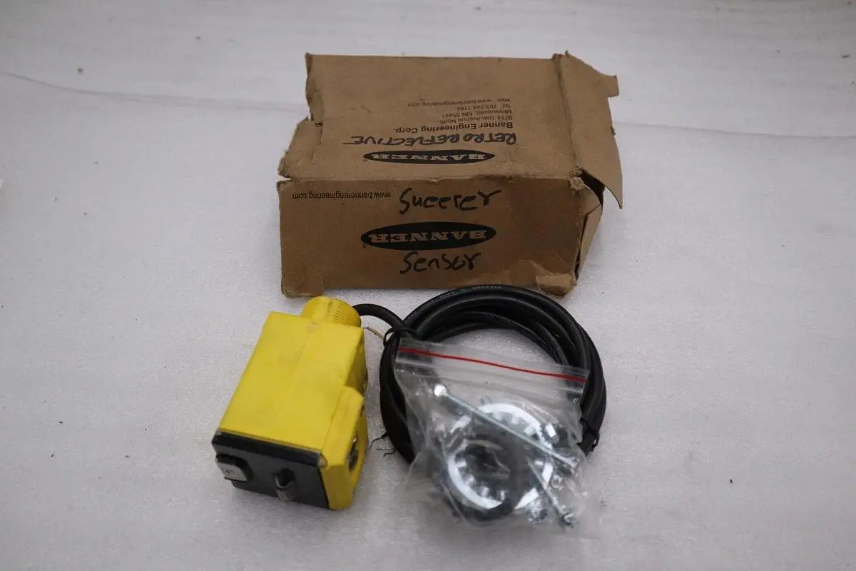 NEW OPEN BOX Banner Engineering Q45VR3LV Photoelectric Sensor STK K2081CC