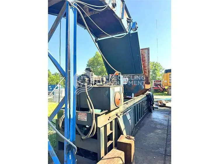 Used 1995 INTERNATIONAL 1295-44 CLOSED DOOR HORIZONTAL WITH CONVEYOR Balers | US Recycling Equipment #474802