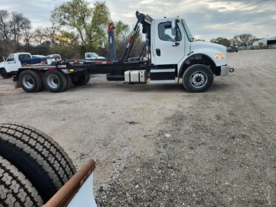 Used 2015 FREIGHTLINER BUSINESS CLASS M2 112 Hooklifts & Roll-Offs Texas US | Roll Off Truck World #1491753