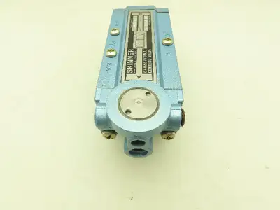 Honeywell Skinner S3A0AEX3 Pneumatic Directional Control Valve 3/8" NPT 150 PSI