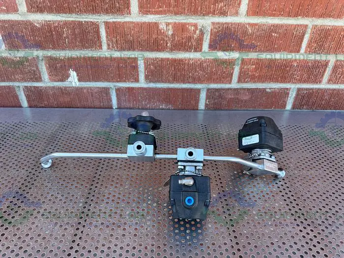 Used 3 ITT PURE FLO .5-316L- RA20MAX 4 WAY DIAPHRAGM VALVE W/ 1/2" SANITARY FITTING Valves/Fittings California US | Equipment Lab #485822