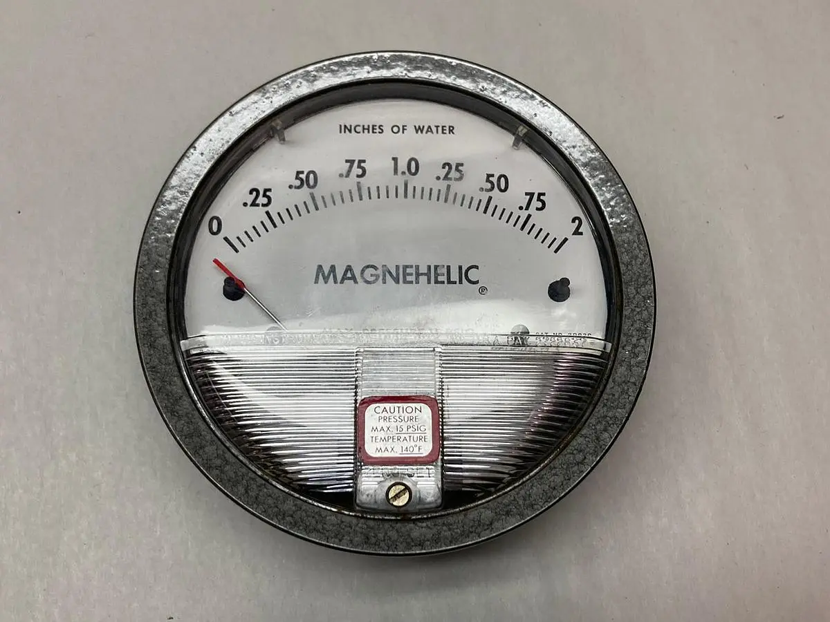 New | in-Stock DWYER 2002C Universal Pressure Meters Ohio US | Surplus Asset Holdings #1239045