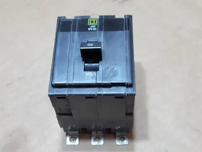 USED SQUARE D QOB330