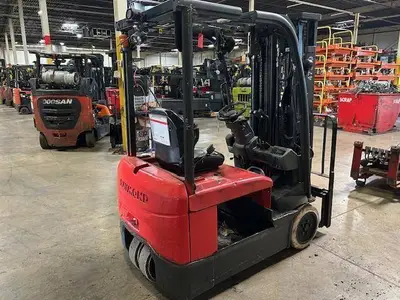 Used RAYMOND 4460C30 3-Wheel Sit down Electric Counterbalance Forklifts Illinois US | Somerset Equipment Sales #1546157