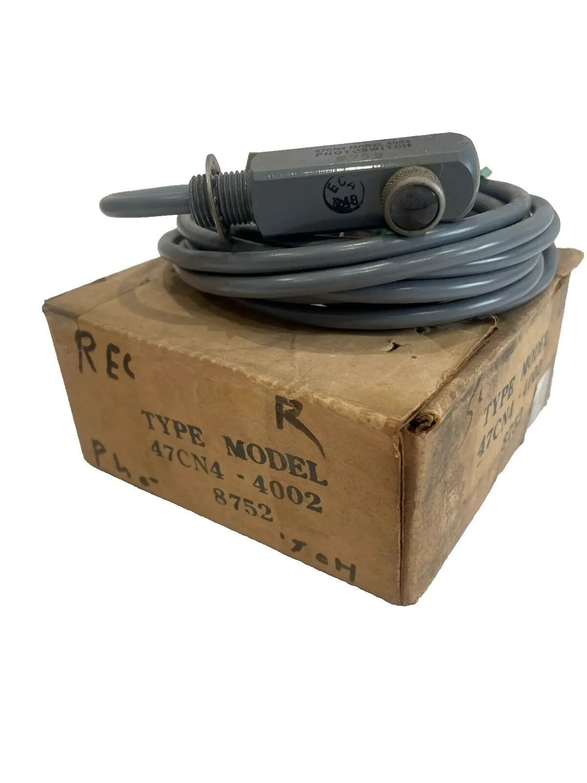 ALLEN BRADLEY 47CN4-4002 PHOTOELECTRIC SENSOR 47CN44002 NEW, SURPLUS