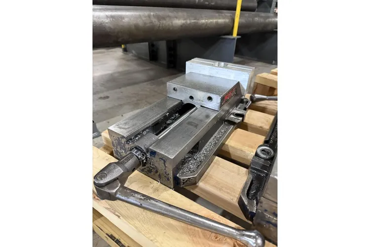 Used _UNKNOWN_ _UNKNOWN_ Vises Utah US | KD Auctions #1549201