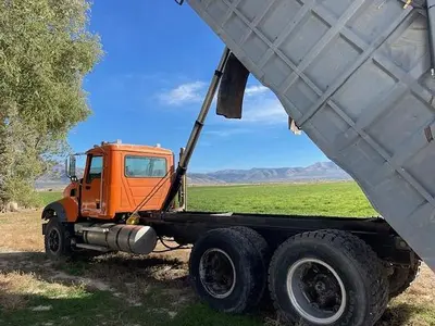 USED 2009 MACK GU713