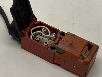 SI-LS83D | Banner  Safety Interlock Limit Switch 49481 - For parts or not working