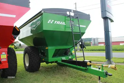 New | in-Stock 2025 E-Z TRAIL 550 Grain Carts Pennsylvania US | Zimmerman Farm Service #1409942