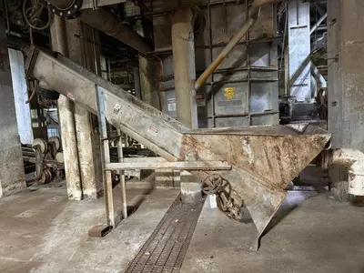 MOBILE INCLINED SCREW AUGER STYLE CONVEYOR