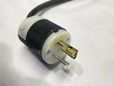 USED TRIPP LITE 6-OUTLET 15A 120V POWER STRIP 15FT CORD W/ HUBBELL HBL4720C