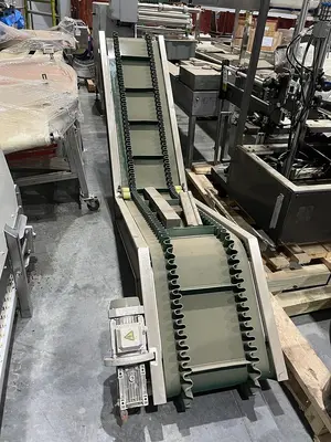 Cleated Flat Belt Incline Conveyor