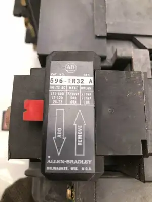 Allen Bradley 500F-E0D930 Series A Nema Size 4 135 A Feed-Through Contactor 600V