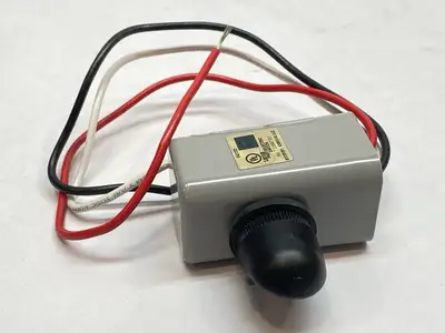 USED INTERMATIC NIGHTFOX PREMIUM BUTTON MOUNT ELECTRONIC PHOTOCONTROL 120V