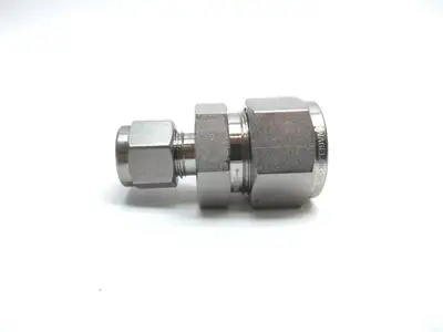 USED SWAGELOK 5/8 OD X 3/8 OD REDUCING UNION TUBE FITTING