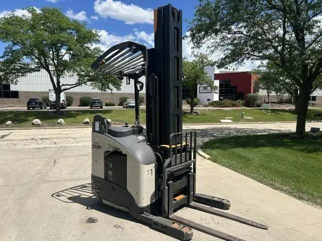 Used 2021 CROWN RM6095S-45 Reach Trucks Illinois US | Somerset Equipment Sales #1546188