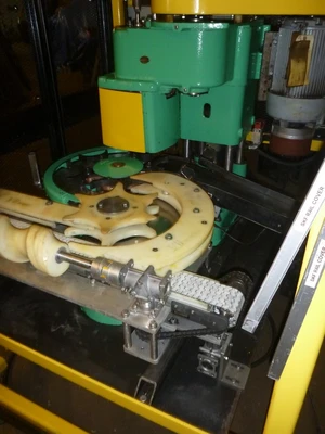 Angelus 10P – Oil Filter Seamer