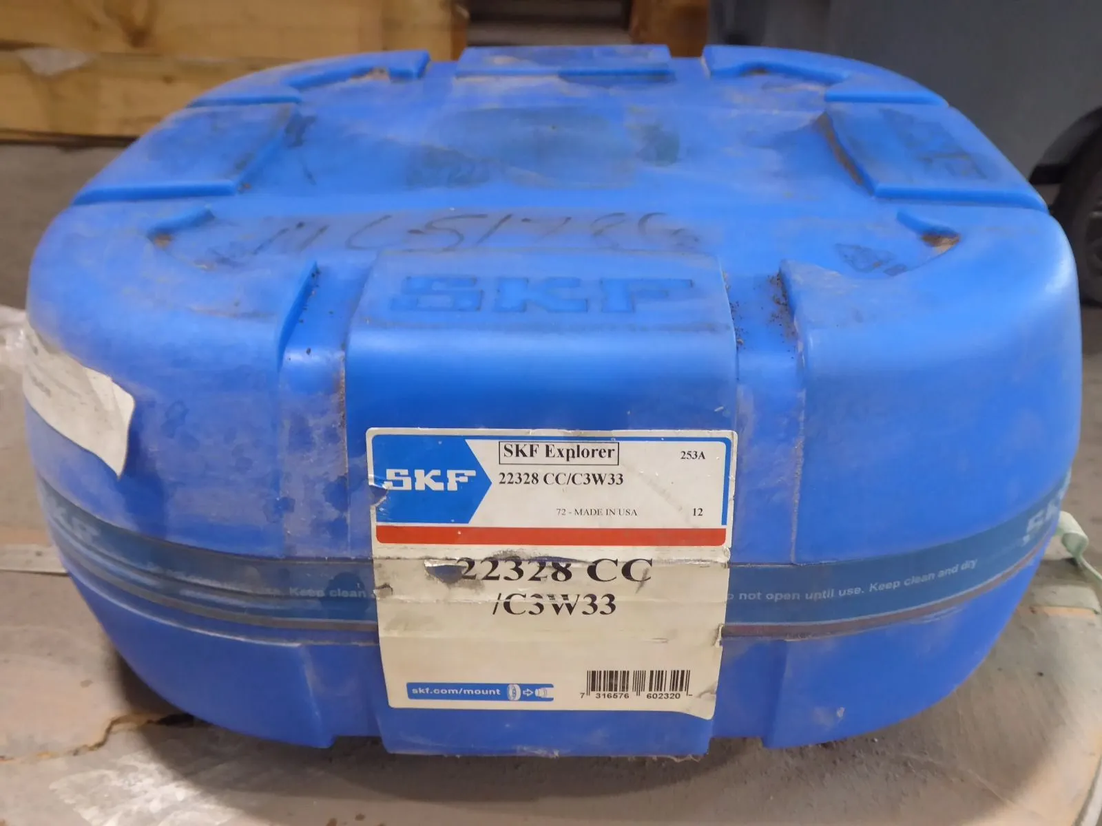 SKF Explorer 22328 CC/C3W33 Spherical Roller Bearing 140mm x 300mm x 102mm 1 New NIB