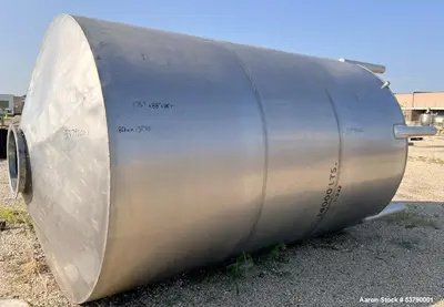 Used 3,400 Gallon (14,000 Liter) Vertical 304 Stainless Steel Tank