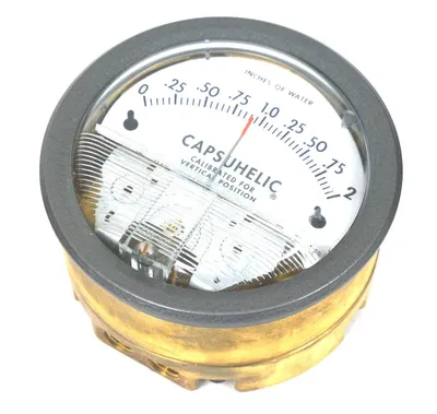 NEW DWYER 4002-B CAPSUHELIC PRESSURE GAUGE 4002B