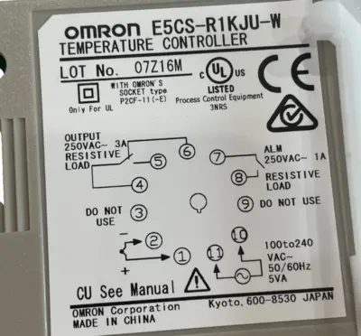 NEW OMRON E5CS-R1KJU-W TEMPERATURE CONTROLLER 100 to 240 vac AC100240