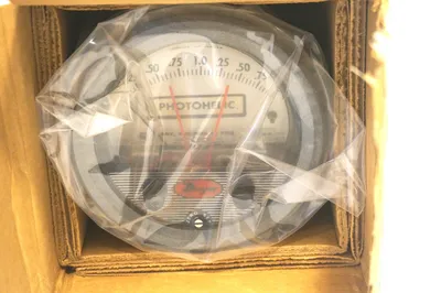NEW DWYER 3002 PRESSURE SWITCH GAUGE