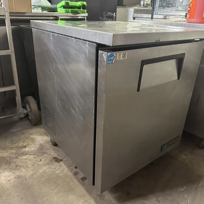 174-0207 True TUC-27 27" Self Contained Undercounter Cooler