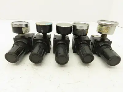 Watts R35-02CG Pneumatic Regulator w/Gauge 300 PSI Lot of 5