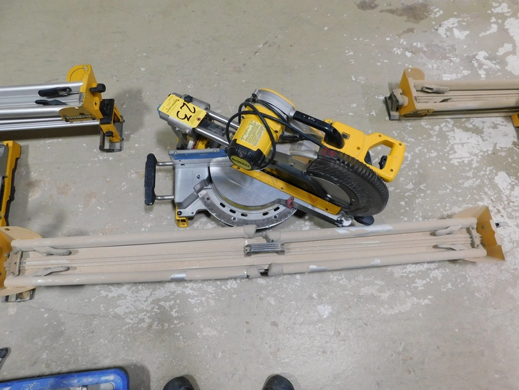 Used _UNKNOWN_ _UNKNOWN_ Double Miter Saws Florida US | Thompson Auctioneers #1312076