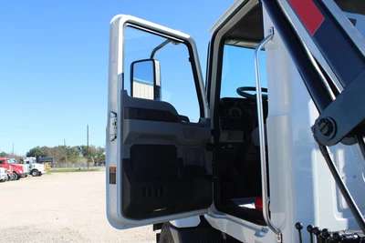New | in-Stock 2027 MACK MD7 Rolloff Trucks Texas US | Roll Off Truck World #1491884