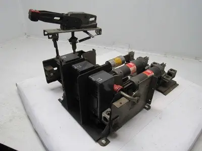 Square D CLass 9422 Type TF-2 125A Disconnect Switch Flange Mount & Handle