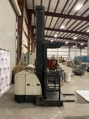 Crown SP 3250H 30’ Order/Stock Picker Forklift 3000lbs 42” Forks 36V