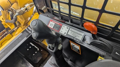 USED 2004 DEERE 240 II