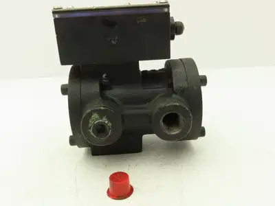 UFM LP-CBMSF5GM-4L-32V1.0-M3WR-PC4M-C-1D Flow Meter 1/2" NPT 0-5GPM