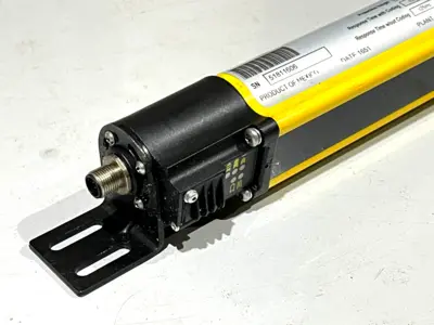 440L-R4J1760YD | Allen Bradley  Ser A Rev D GuardShield Safety Light Curtain - Used