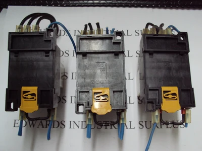 3 OMRON LY4 Coil Relay IEC255 W/Socket, Base 2-M4X12 Plug
