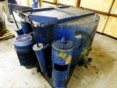 Tolhurst 40" Center-Slung chip wringer.