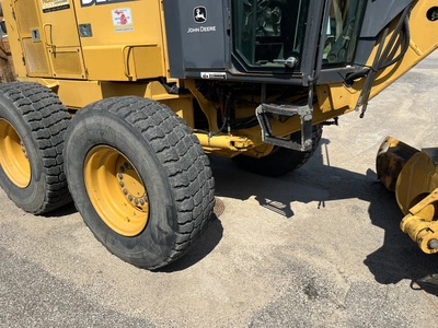 USED 2004 JOHN DEERE 670C SERIES 2