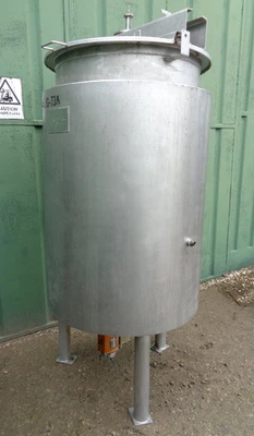 700 L S/S Jacketed Enclosed Mixer Tank