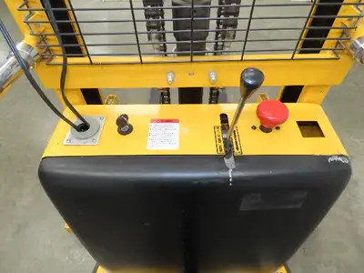 Used ULINE _UNKNOWN_ Pallet Lifters Indiana US | Arrow Industrial #1366960