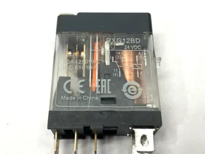 USED SCHNEIDER ELECTRIC INTERFACE PLUG-IN RELAY 24VDC 10A LOT OF 3